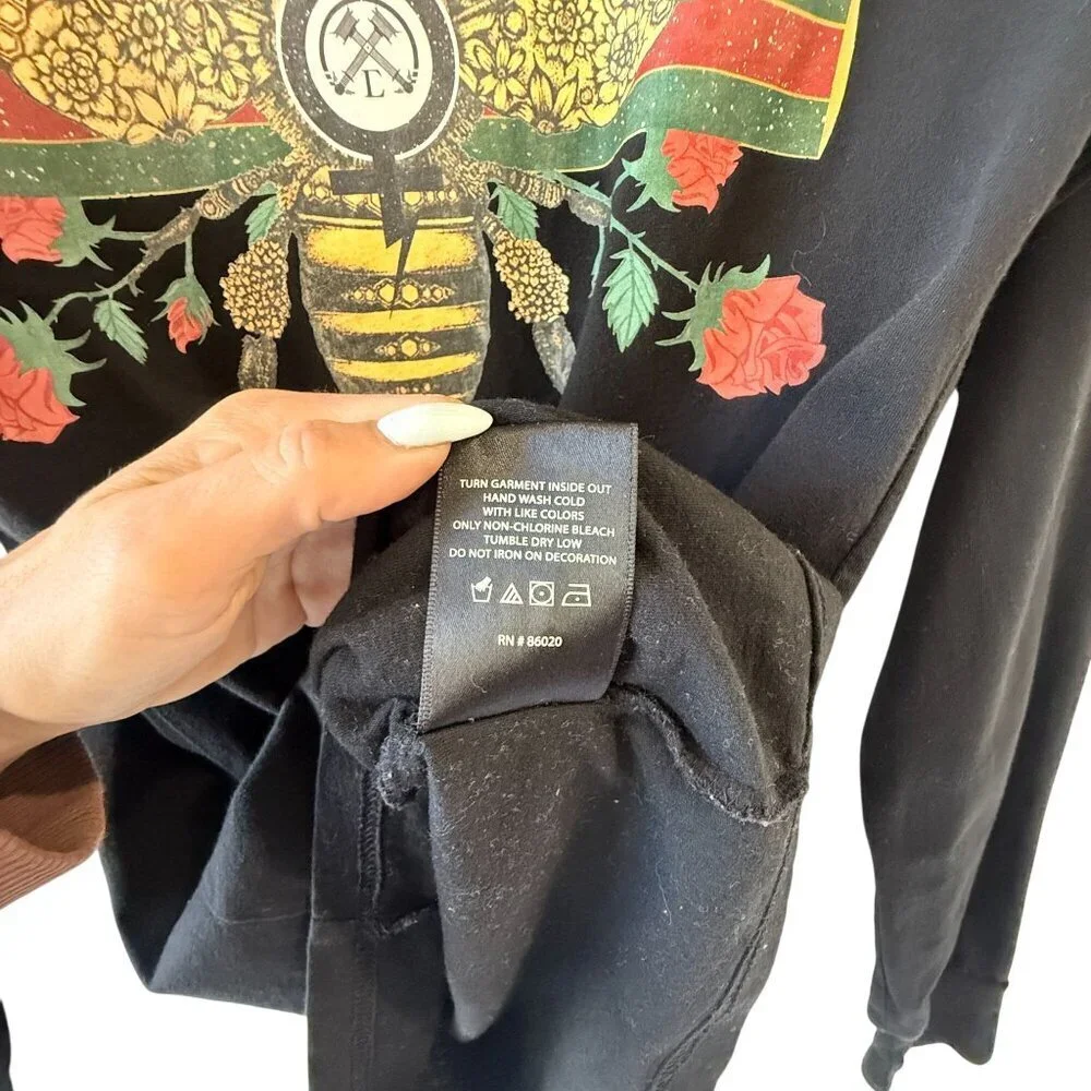 Civil Regime LAmour Est Poison Black Long Sleeve Shirt S 100% Cotton Bee Graphic - Picture 5 of 6